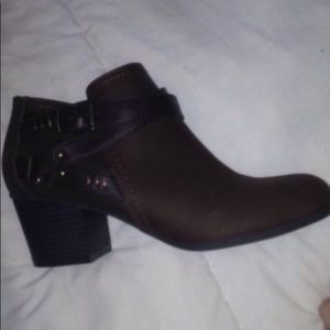 BROWN BOOTIES